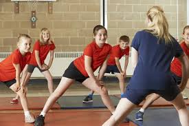 Tyc：梅西长时间与主裁争论并说“你是个懦夫”，染黄后仍在抗议.