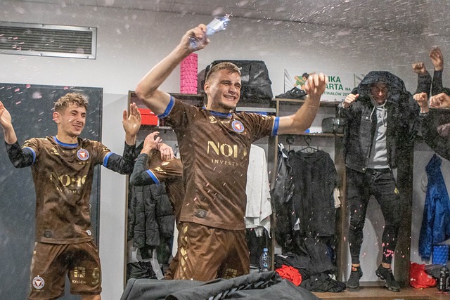 NBA上演全武行！#森林狼活塞冲突7人被驱逐 #NBA #美国 #篮球.